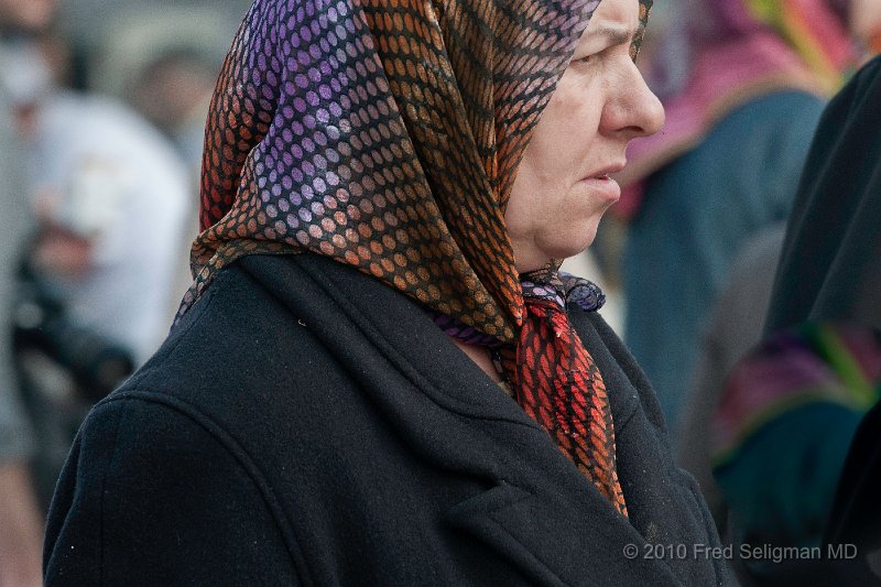 20100403_165500 D300.jpg - Lady, Eminonu Terminus